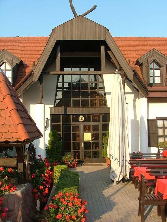 Agas Vendeghaz Hotel Csopak Exterior photo